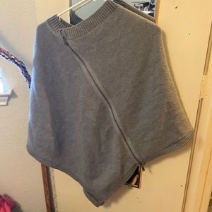 Lulu lemon poncho with zipper. ONE SIZE.